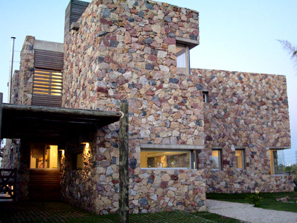 Строительство дома из камня