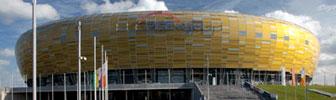 Sistema de fachada modular Qbiss One y solución ArtMe de Trimo en los estadios de la Eurocopa 2012