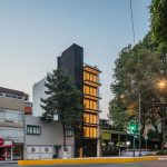 Edificio de viviendas División del Norte / Iconico