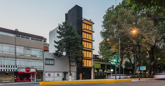 Edificio de viviendas División del Norte / Iconico