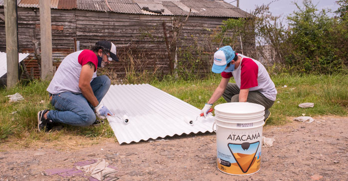 Isolant y Venezia participaron de una jornada de construcción junto a TECHO con su nuevo producto Atacama