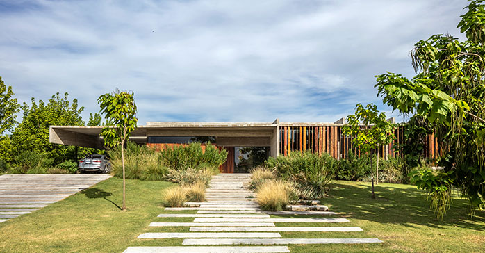 Casa Pilará / Besonías Almeida Arquitectos