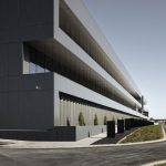 Edificio de oficinas y nave de producción para Power Electronics / Idom