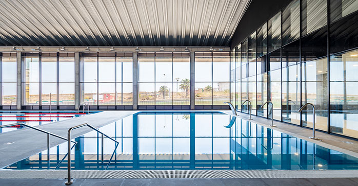 Centro Deportivo de Telde / Romera y Ruiz Arquitectos