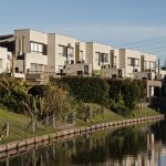 Conjunto de viviendas Lago Escondido Nordelta / Forcinito Arquitectos