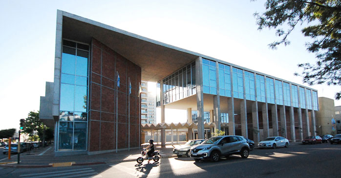 Edificio del Concejo Deliberante y Registro Civil de General Pico / Atelier Lange Monteagudo + Zamora Pilcic Arquitectos