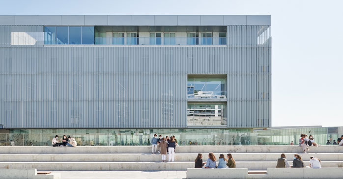 Colegio Aldapeta María Ikastetxea en San Sebastian / IDOM