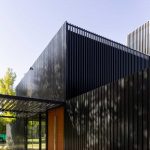 Dos Casas Metálicas / Mauricio Morra Arquitectos