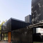 Dos Casas Metálicas / Mauricio Morra Arquitectos