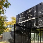 Dos Casas Metálicas / Mauricio Morra Arquitectos