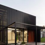 Dos Casas Metálicas / Mauricio Morra Arquitectos