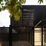 Dos Casas Metálicas / Mauricio Morra Arquitectos