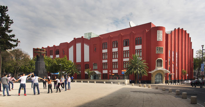 Frontón México Centro de Entretenimiento / Moyao Arquitectos
