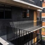 Edificio de vivienda multifamiliar Héroes 227 / ARQMOV Workshop