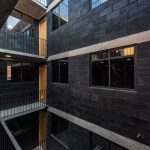 Edificio de vivienda multifamiliar Héroes 227 / ARQMOV Workshop