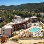 Siau Ibiza Hotel (Port Sant Miquel, Ibiza, España) por AIA Activitats Instal.lacions Arquitectòniques