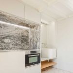 Hospedaje de San Sebastián / Tiago do Vale Architects