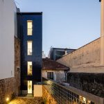 Hospedaje de San Sebastián / Tiago do Vale Architects