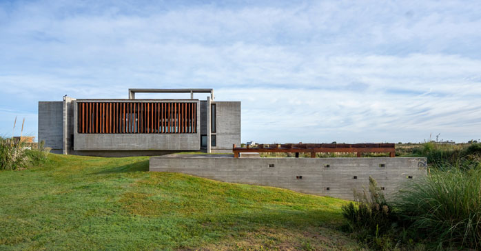 Casa Médanos / Besonías Almeida Arquitectos