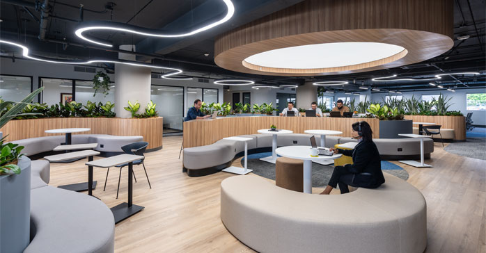 Oficinas Banca de Inversión de Grupo Improsa / Contract Workplaces