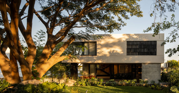 Casa Manak / Di Frenna Arquitectos