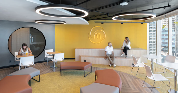 Oficinas Arcos del Sur (McDonald's) Uruguay / Contract Workplaces
