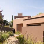 Casa [en] torno al árbol / otro estudio [oficina de arquitectos]