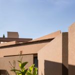 Casa [en] torno al árbol / otro estudio [oficina de arquitectos]