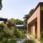 Casa [en] torno al árbol / otro estudio [oficina de arquitectos]