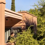 Casa [en] torno al árbol / otro estudio [oficina de arquitectos]