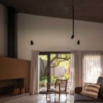 Casa [en] torno al árbol / otro estudio [oficina de arquitectos]