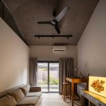 Casa [en] torno al árbol / otro estudio [oficina de arquitectos]