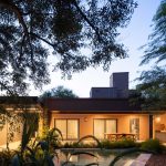 Casa [en] torno al árbol / otro estudio [oficina de arquitectos]