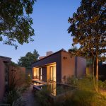 Casa [en] torno al árbol / otro estudio [oficina de arquitectos]