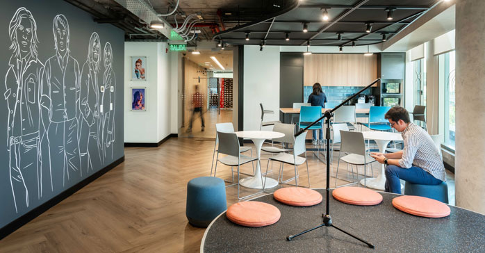 Oficinas Universal Music Chile / Contract Workplaces
