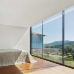 Hotel de la Casa de los Cerezos / Tiago do Vale Arquitectos