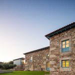 Hotel de la Casa de los Cerezos / Tiago do Vale Arquitectos