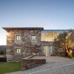 Hotel de la Casa de los Cerezos / Tiago do Vale Arquitectos