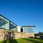 Hotel de la Casa de los Cerezos / Tiago do Vale Arquitectos