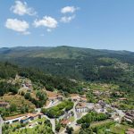 Hotel de la Casa de los Cerezos / Tiago do Vale Arquitectos