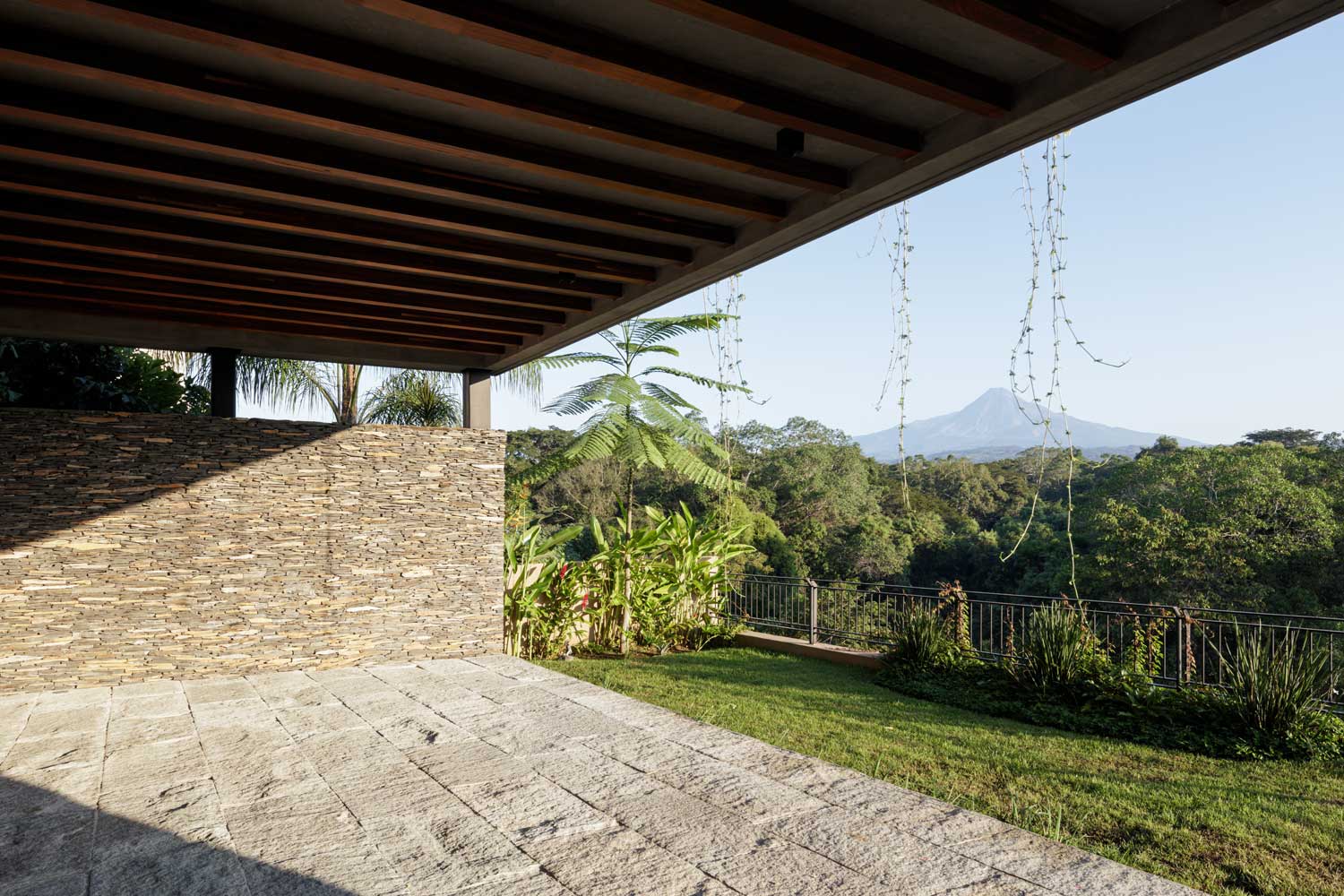 Casa Nomah / Di Frenna Arquitectos
