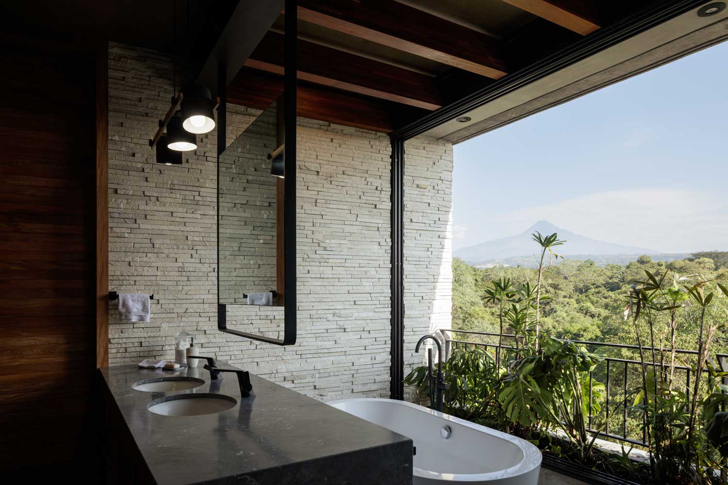 Casa Nomah / Di Frenna Arquitectos