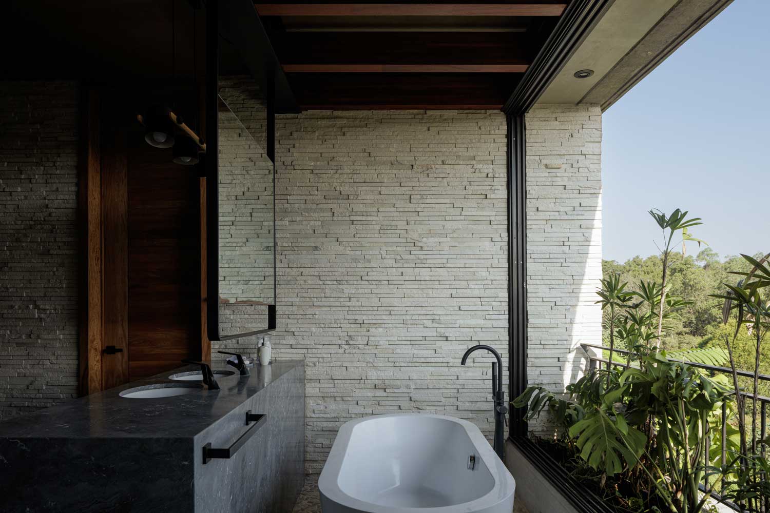 Casa Nomah / Di Frenna Arquitectos