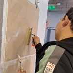Anclaflex lanza una nueva capacitación gratuita sobre Revestimientos de Diseño y efectos decorativos en su planta de General Rodríguez, Provincia de Buenos Aires