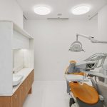 Clínica dental Nery Do Vale / Tiago do Vale Arquitectos