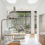 Clínica dental Nery Do Vale / Tiago do Vale Arquitectos