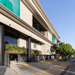 Centro comercial Pabellón Bosques / Taller David Dana