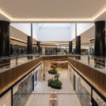 Centro comercial Pabellón Bosques / Taller David Dana