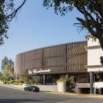 Centro comercial Pabellón Bosques / Taller David Dana