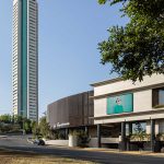 Centro comercial Pabellón Bosques / Taller David Dana